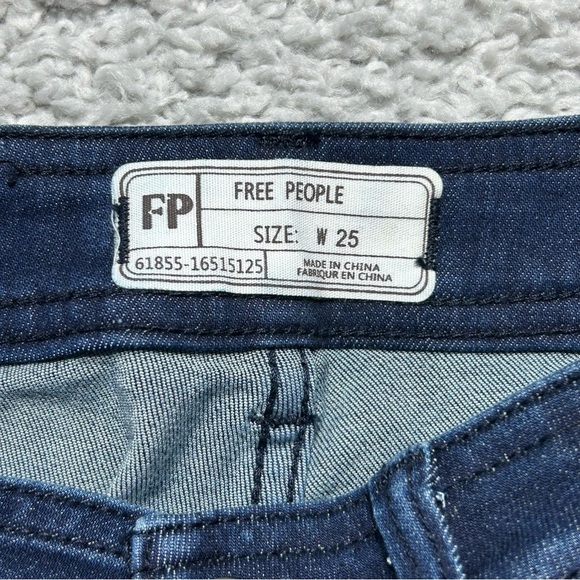 Free People Shorts Womens 25 Bermuda Dark Wash Raw Hem Frayed Edge Stretch Boho - Picture 2 of 3